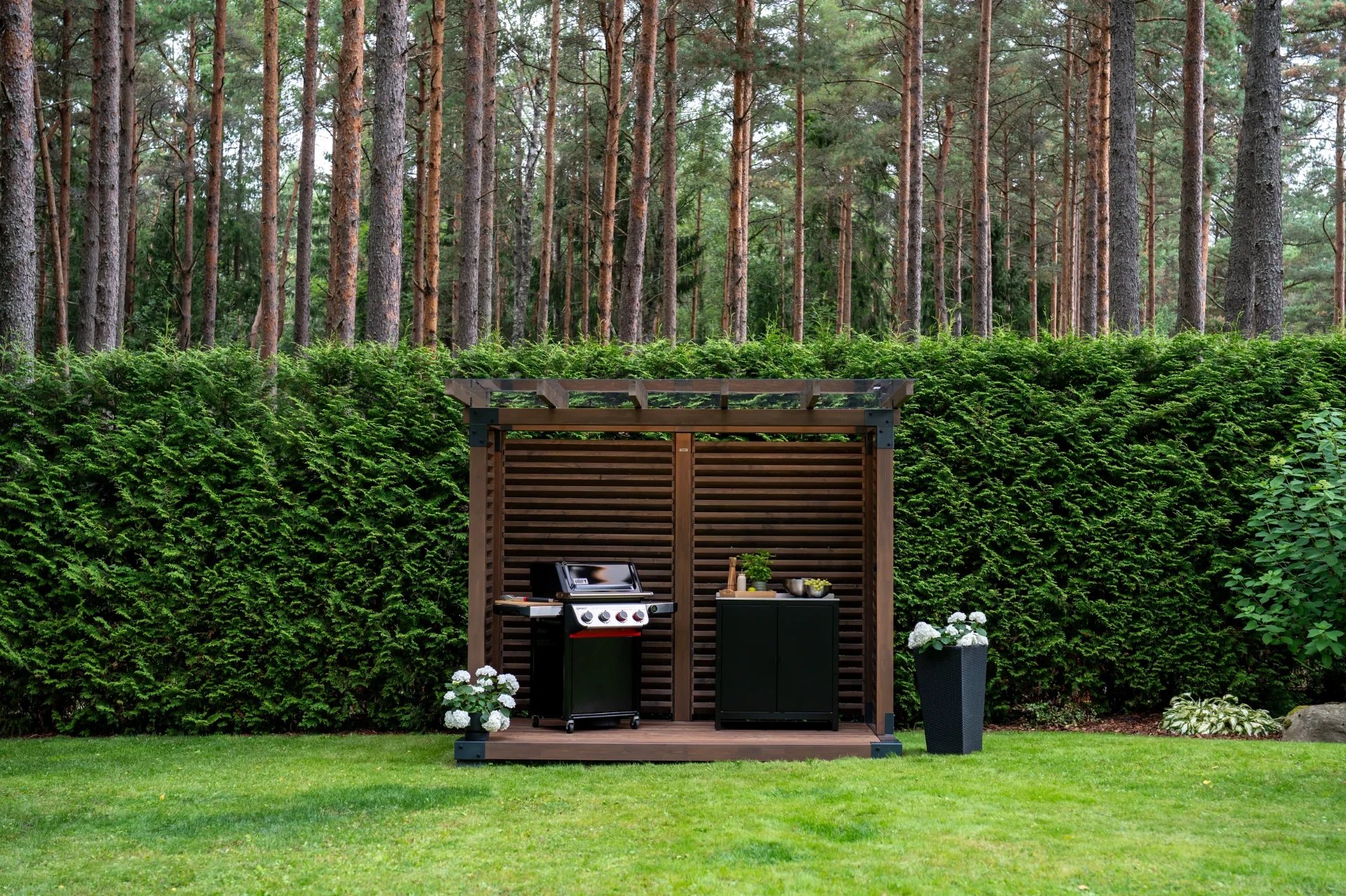 Compact wykorzystany jako zadaszona strefa grillowa.